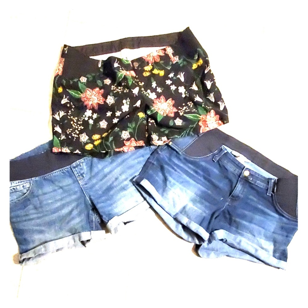 Lot of maternity shorts